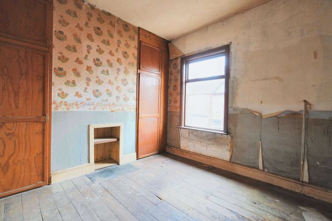 7 Bellmore Street, Liverpool, L19 1QR 1