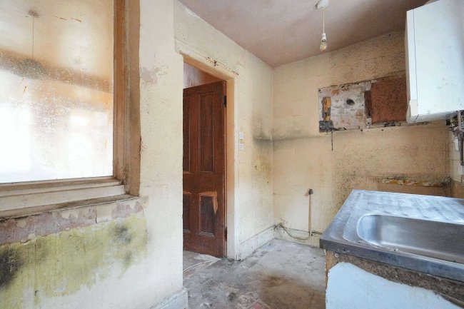 7 Bellmore Street, Liverpool, L19 1QR 1