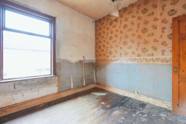7 Bellmore Street, Liverpool, L19 1QR 1