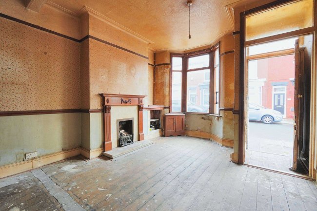7 Bellmore Street, Liverpool, L19 1QR 1