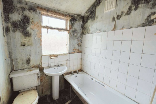 7 Bellmore Street, Liverpool, L19 1QR 1