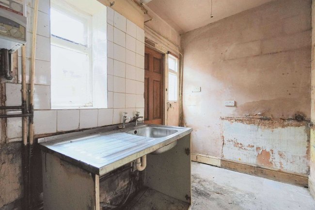 7 Bellmore Street, Liverpool, L19 1QR 1