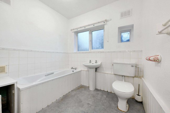 2 Honey Lane, Waltham Abbey, Essex, EN9 3AH 1