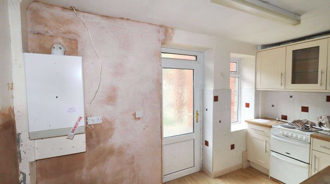 350 Wakefield Road, Denby Dale, Huddersfield, HD8 8RT 2