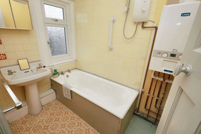 54 Colyer Road, Northfleet, Kent, DA11 8AY 7