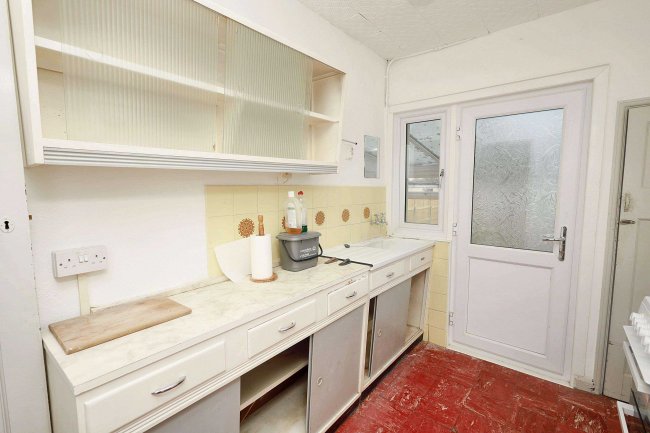 54 Colyer Road, Northfleet, Kent, DA11 8AY 7