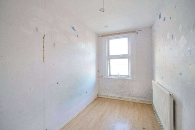 36 Tree Road, Newham, London, E16 3DZ 2