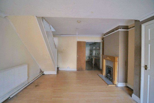 36 Tree Road, Newham, London, E16 3DZ 2