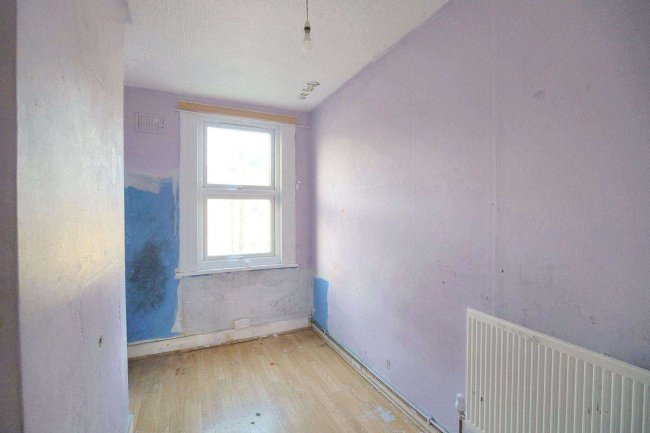 36 Tree Road, Newham, London, E16 3DZ 2