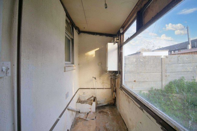 36 Tree Road, Newham, London, E16 3DZ 2