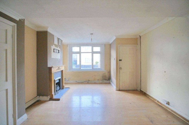 36 Tree Road, Newham, London, E16 3DZ 2