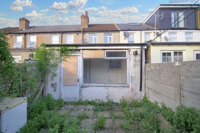 36 Tree Road, Newham, London, E16 3DZ 2