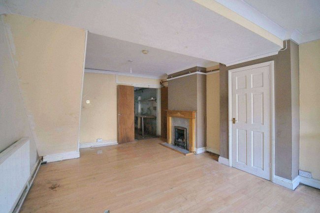 36 Tree Road, Newham, London, E16 3DZ 2