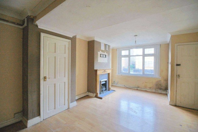 36 Tree Road, Newham, London, E16 3DZ 2