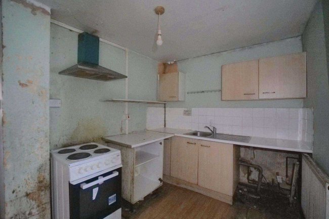 36 Tree Road, Newham, London, E16 3DZ 2