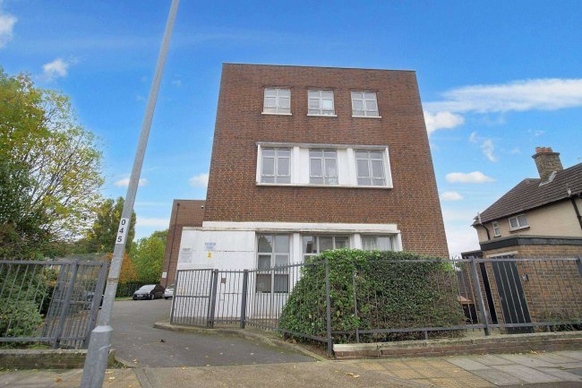 Flat 16 Brook Court, 510 Ripple Road, Barking, Essex IG11 9JU 9