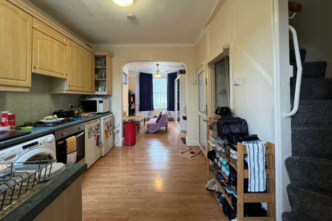 28 Sperling Road, Tottenham, London N17 6UL 2