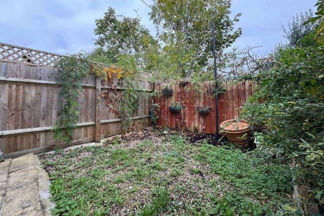 28 Sperling Road, Tottenham, London N17 6UL 2