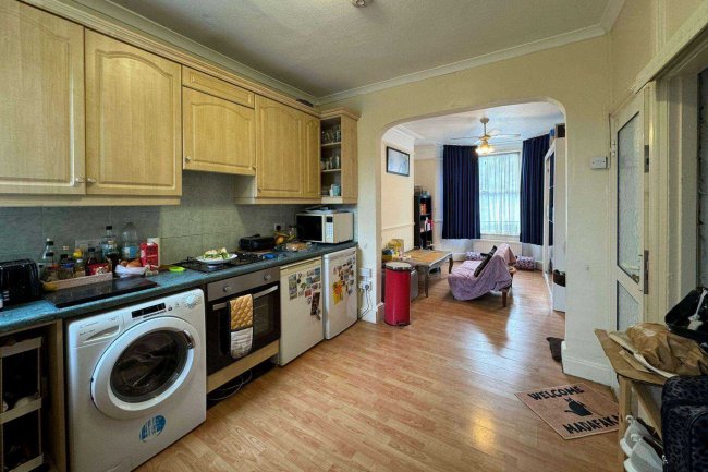 28 Sperling Road, Tottenham, London N17 6UL 2