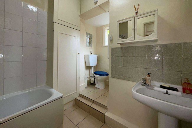 28 Sperling Road, Tottenham, London N17 6UL 2