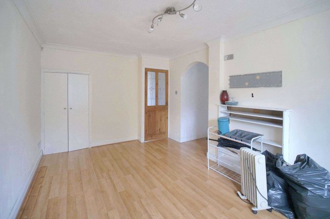 83 Hogarth Crescent, Colliers Wood, SW19 2DN 5