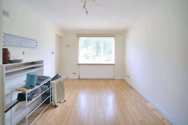 83 Hogarth Crescent, Colliers Wood, SW19 2DN 5