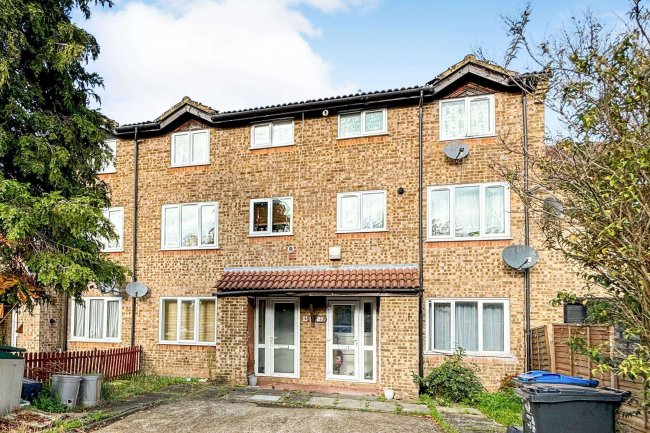 83 Hogarth Crescent, Colliers Wood, SW19 2DN 5