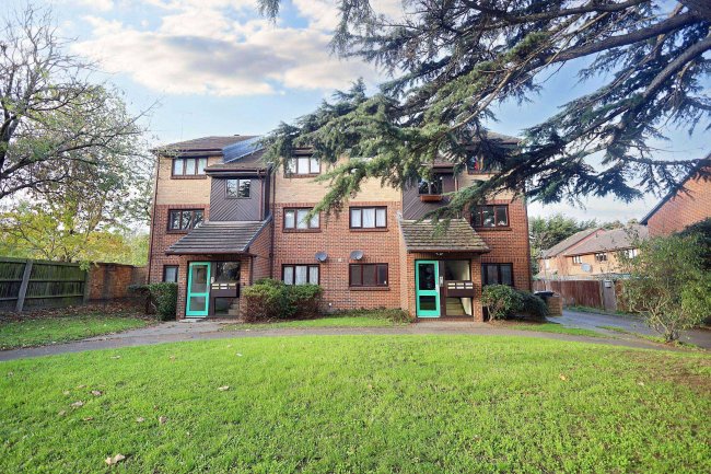 10 Alders Close, Wanstead, E11 3RZ 9