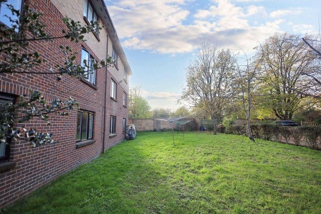 10 Alders Close, Wanstead, E11 3RZ 9