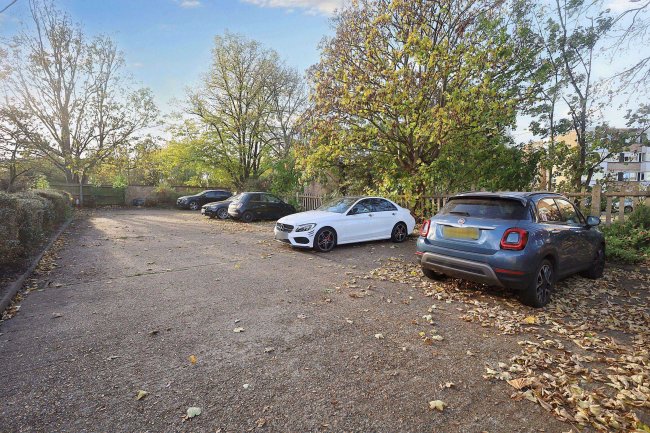 10 Alders Close, Wanstead, E11 3RZ 9