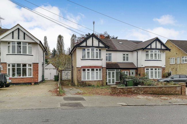 20 Courtlands Drive, Watford, Herts, WD17 4HT 5