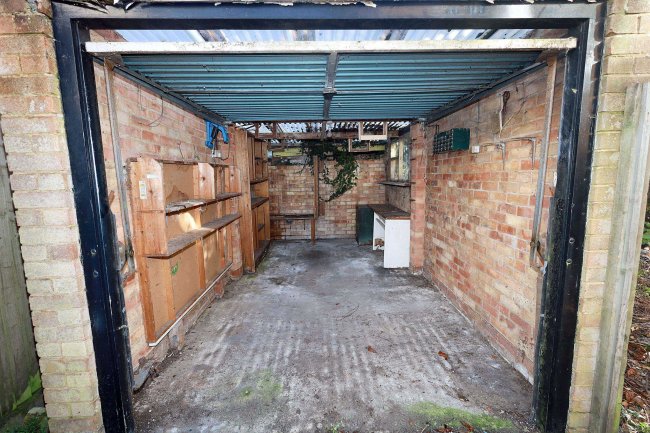 20 Courtlands Drive, Watford, Herts, WD17 4HT 5