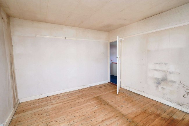 20 Courtlands Drive, Watford, Herts, WD17 4HT 5