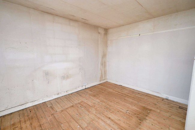 20 Courtlands Drive, Watford, Herts, WD17 4HT 5