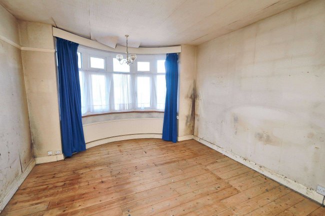 20 Courtlands Drive, Watford, Herts, WD17 4HT 5