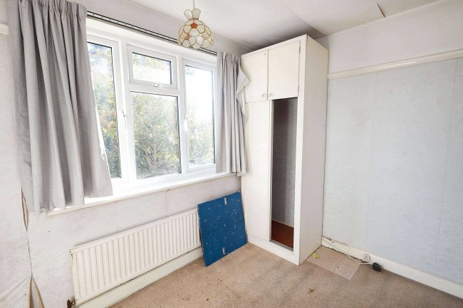 20 Courtlands Drive, Watford, Herts, WD17 4HT 5