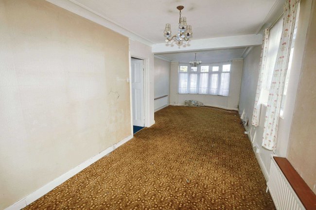 20 Courtlands Drive, Watford, Herts, WD17 4HT 5