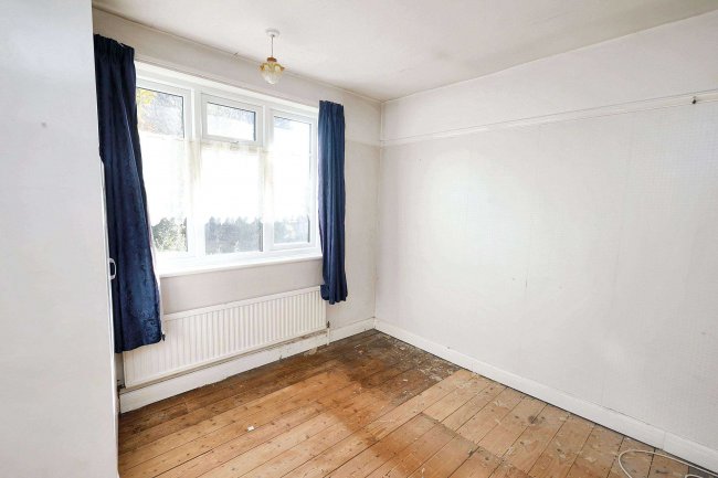 20 Courtlands Drive, Watford, Herts, WD17 4HT 5