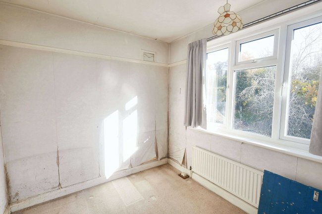 20 Courtlands Drive, Watford, Herts, WD17 4HT 5