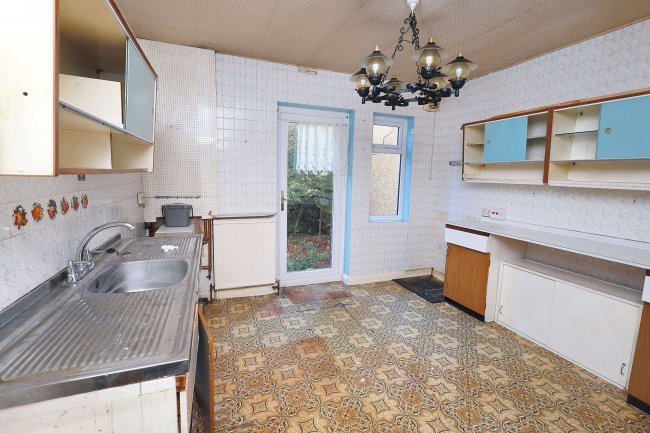 20 Courtlands Drive, Watford, Herts, WD17 4HT 5