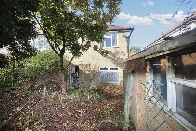 20 Courtlands Drive, Watford, Herts, WD17 4HT 5