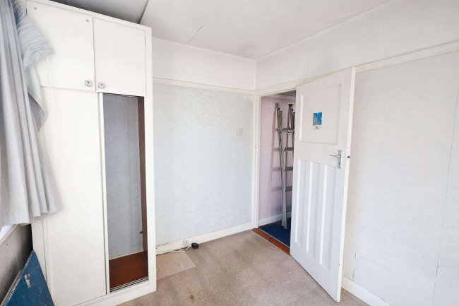 20 Courtlands Drive, Watford, Herts, WD17 4HT 5