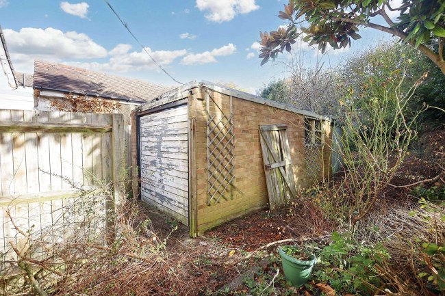 20 Courtlands Drive, Watford, Herts, WD17 4HT 5