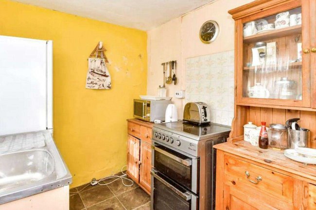 20 Clarence Road, Ventnor, Isle Of Wight, PO38 1NE 10