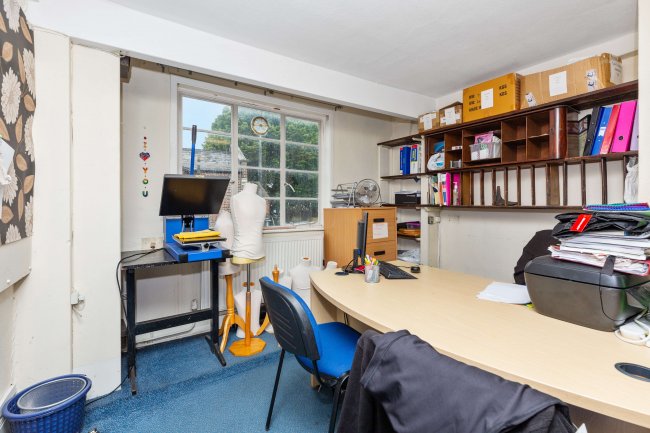 5 Church Square, High Wycombe HP11 2DE 7