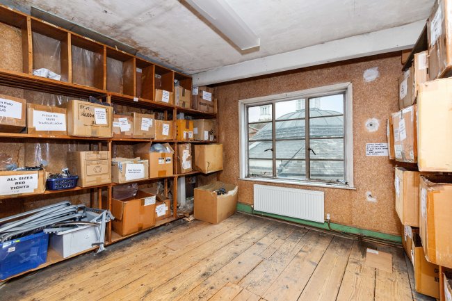 5 Church Square, High Wycombe HP11 2DE 7