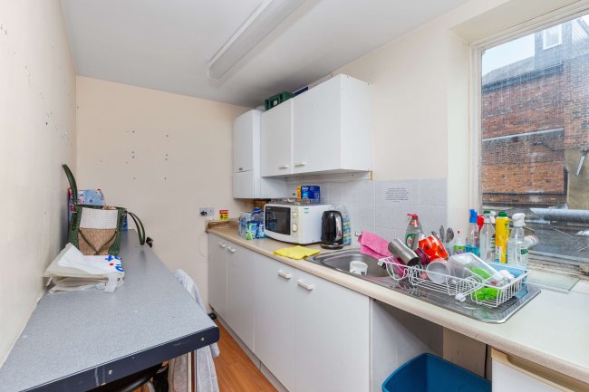 5 Church Square, High Wycombe HP11 2DE 7