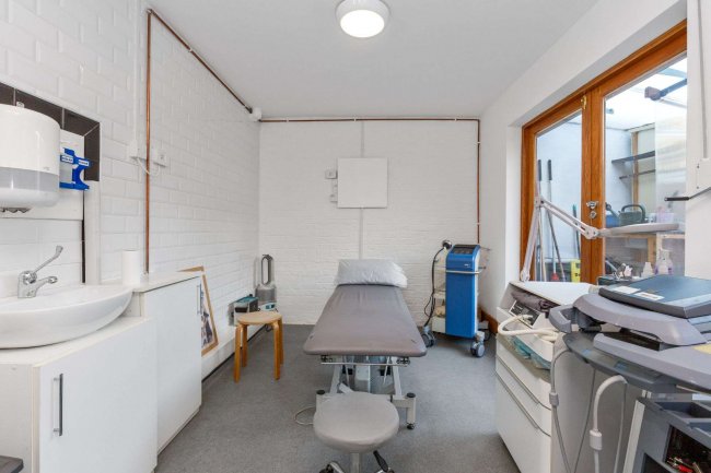 88/88A Willesden Lane, Kilburn, London NW6 7TA 10