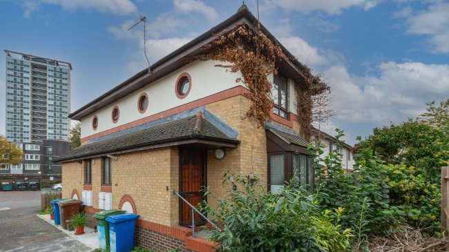 1 Oxley Close, Bermondsey, London SE1 5HF 2