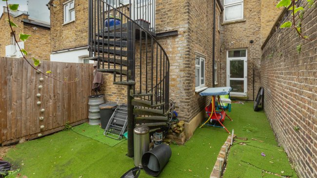 Flat B 58 Hemberton Road, Clapham, London SW9 9LJ 10